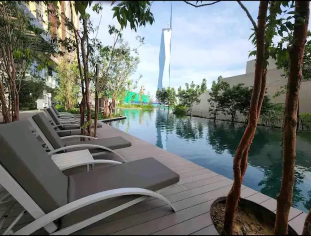 Beachtime 2br With Klcc View & Infinity Pool Pangsapuri *
